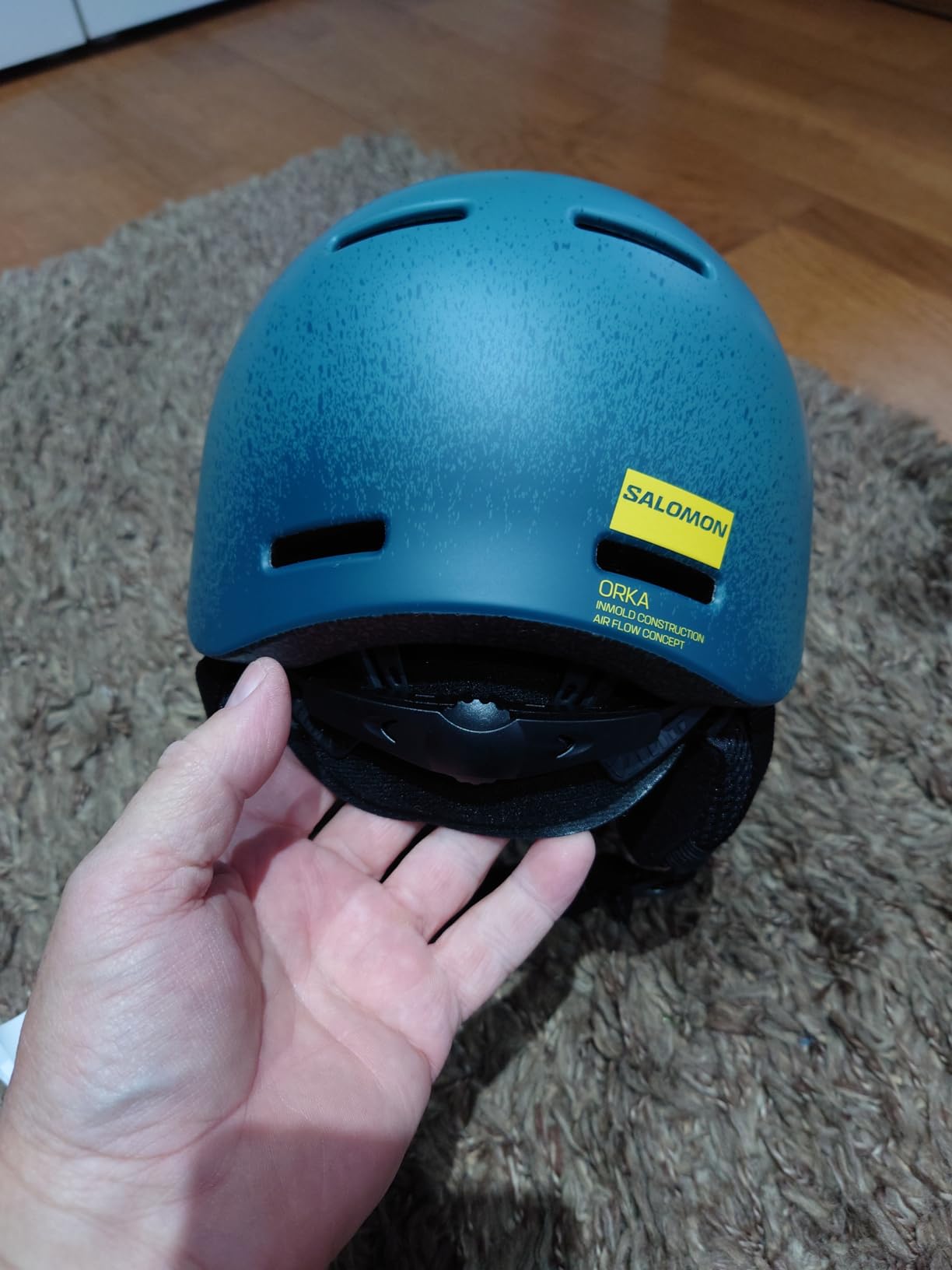Bon casque, visière un peu claire