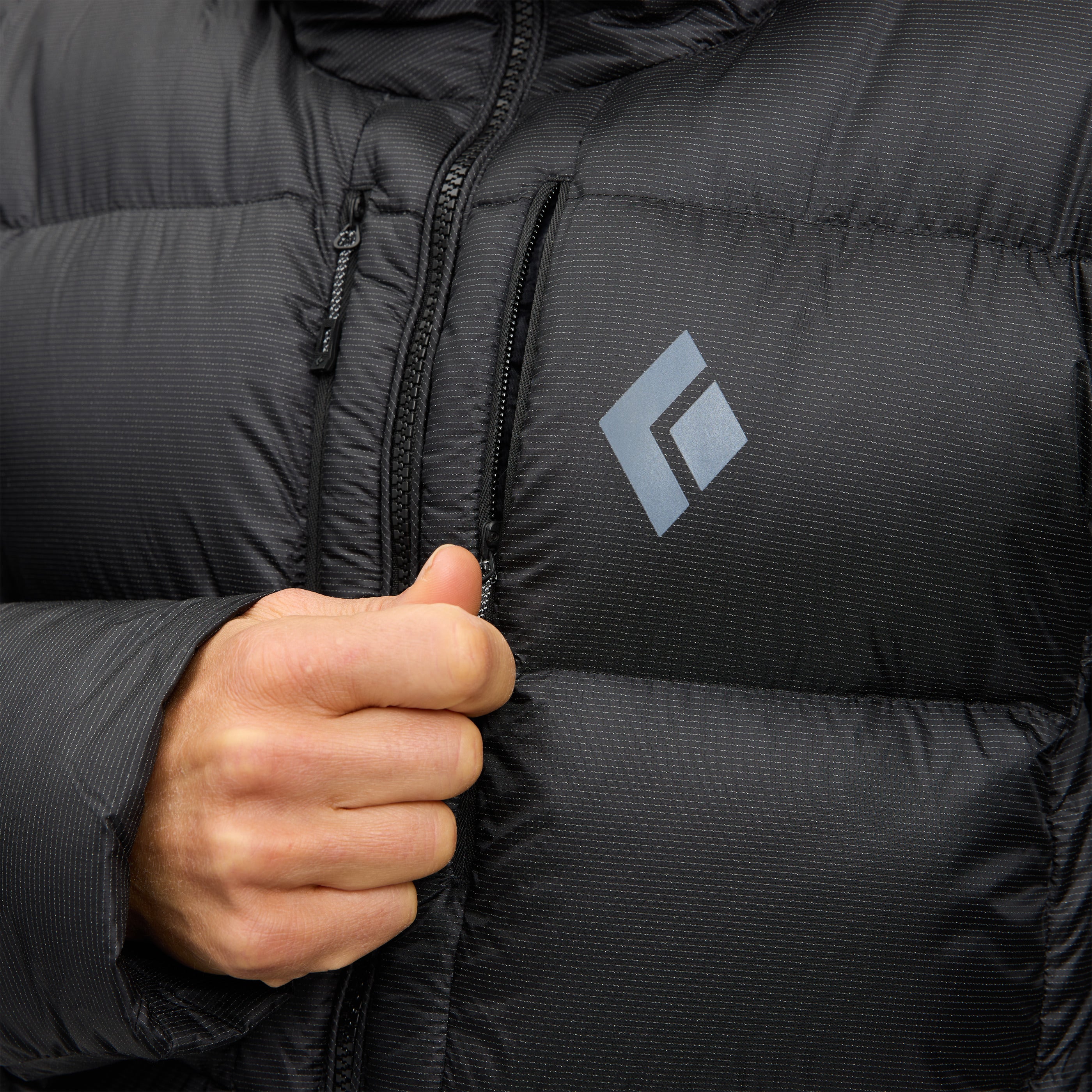 black-diamond-mission-down-4000m-parka-femme-duvet-800 image 7