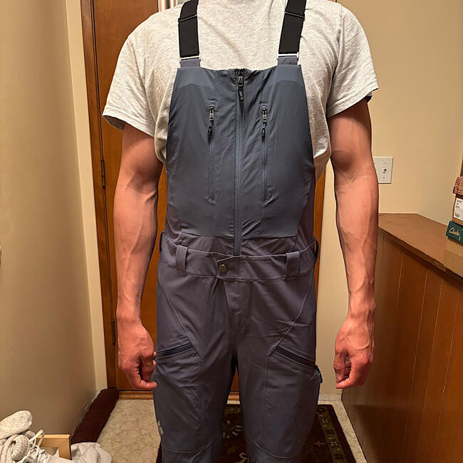 Très bon pantalon, poches moyennes